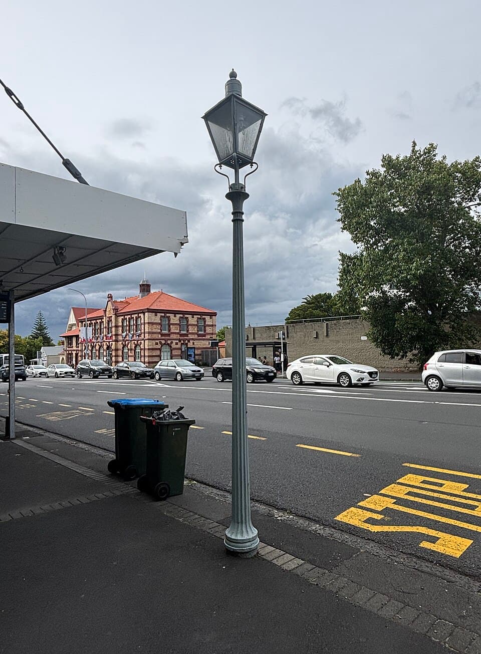 Historic gas street lamp outside 8 Ponsonby Road, Auckland, photographed on 6 January 2026